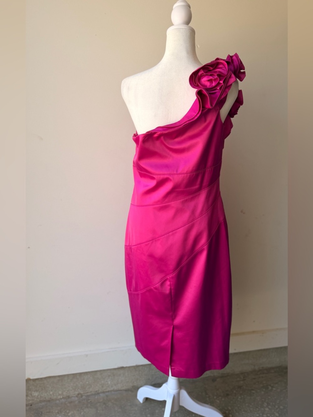 Jessica Simpson One-Shoulder Hot Pink Floral-Shoulder Dress - Picture 4 of 5